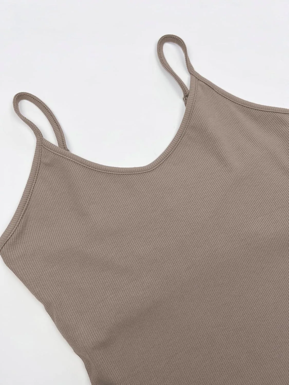 iGENJUN Tank Tops for Women 2025 Built in Shelf Bra Spaghetti Strap Summer Camisole U Neck Slim Fit Ribbed Sleeveless