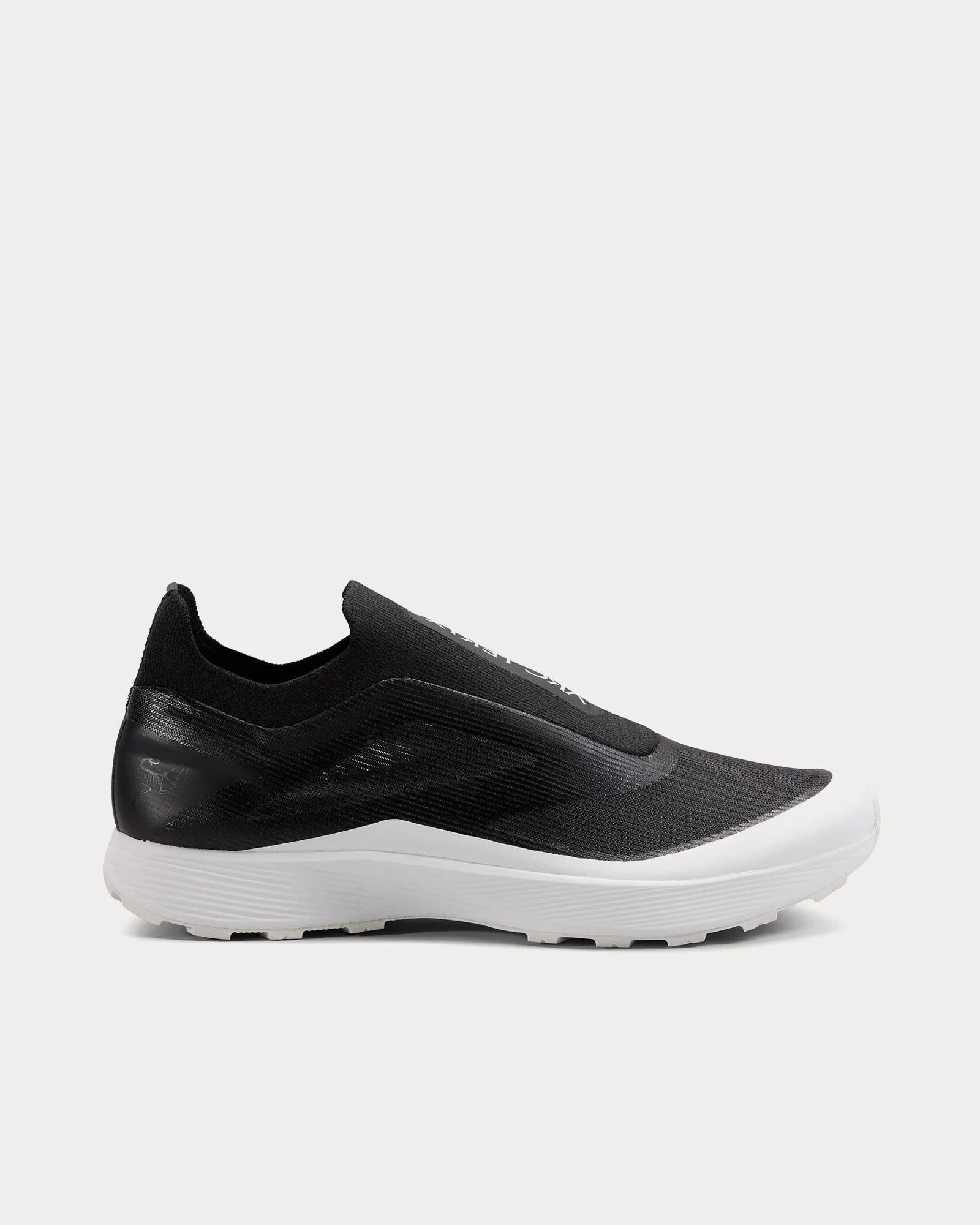 Norvan SL 3 White / Black Slip Ons