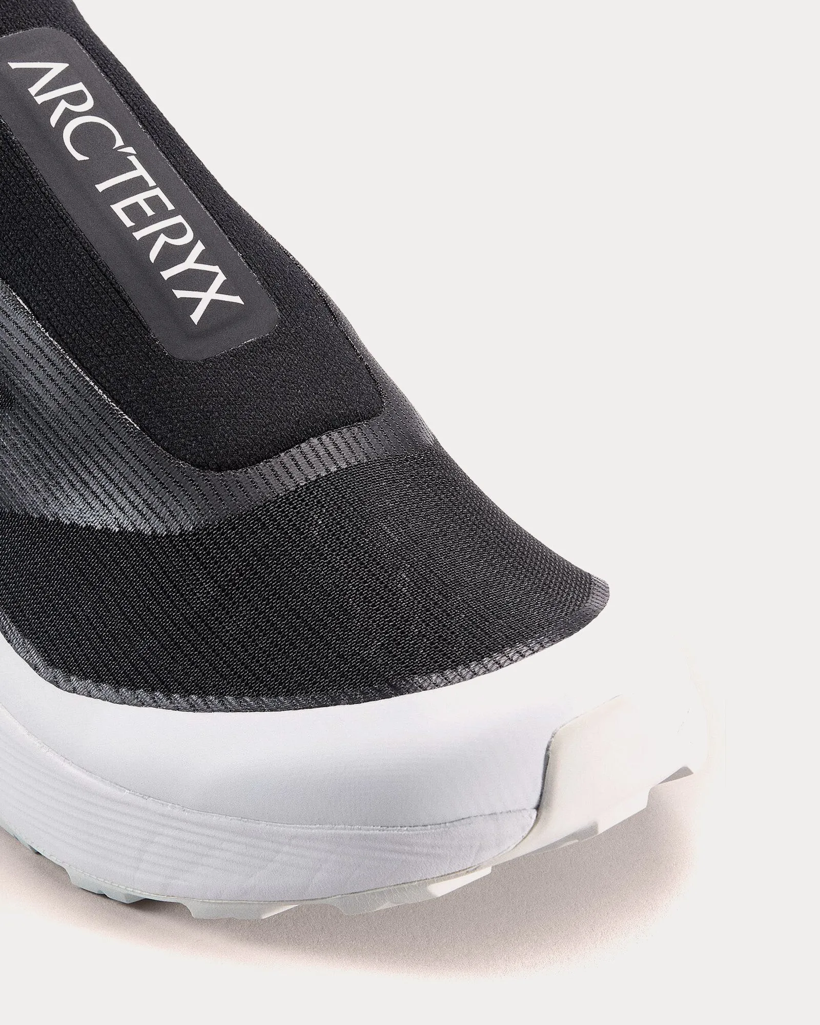Norvan SL 3 White / Black Slip Ons