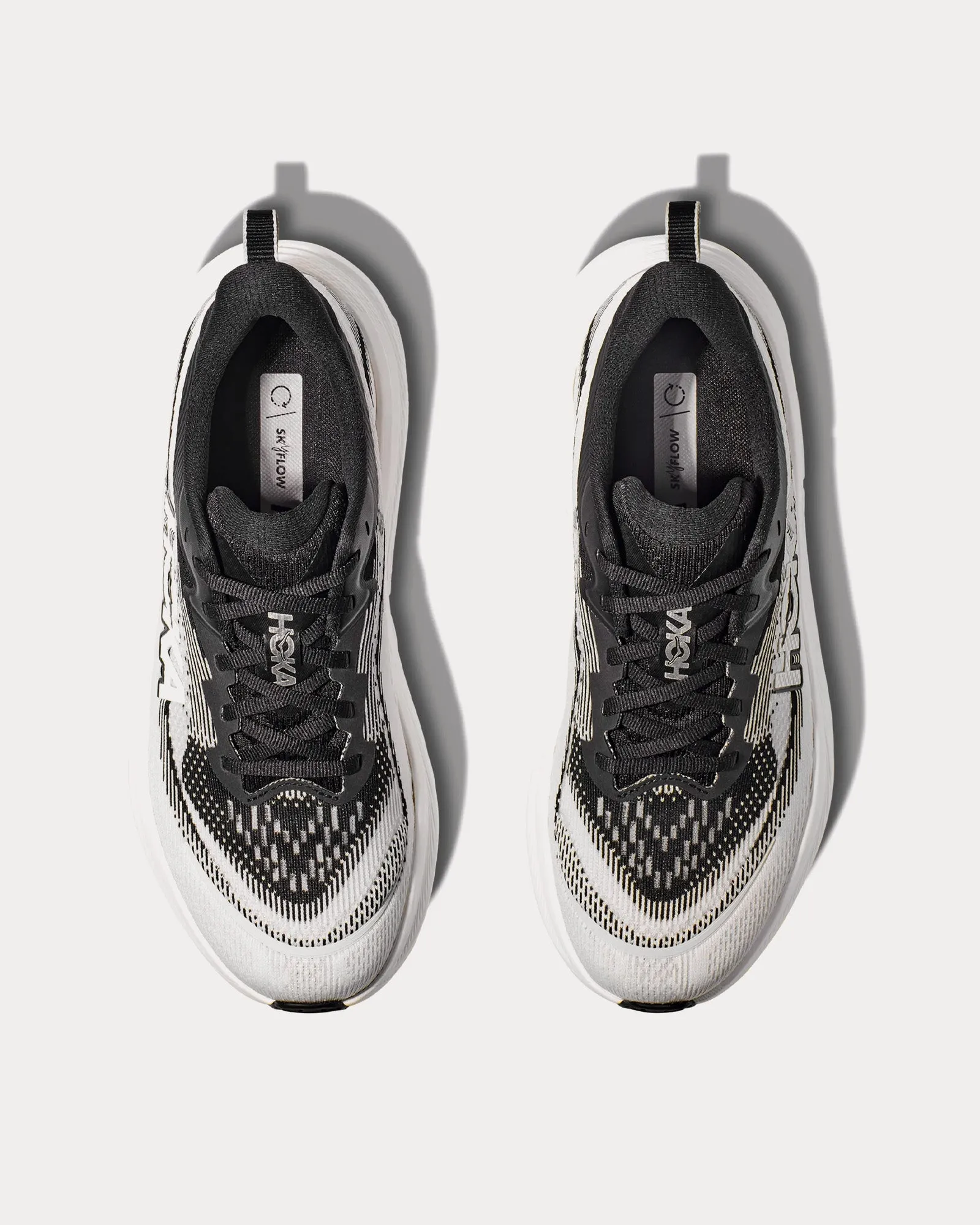 Skyflow Black / White Running Shoes